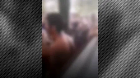 VIDEO | Imaginile umilinței: Ce a pățit un tânăr care urma să se întâlnească cu o fată pe care a cunoscut-o pe o rețea de socializare