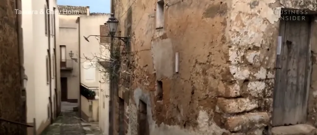 După ce a vândut case cu 1 euro înregistrând un real succes, orașul sicilian Sambuca vinde acum case la licitație cu 2 euro