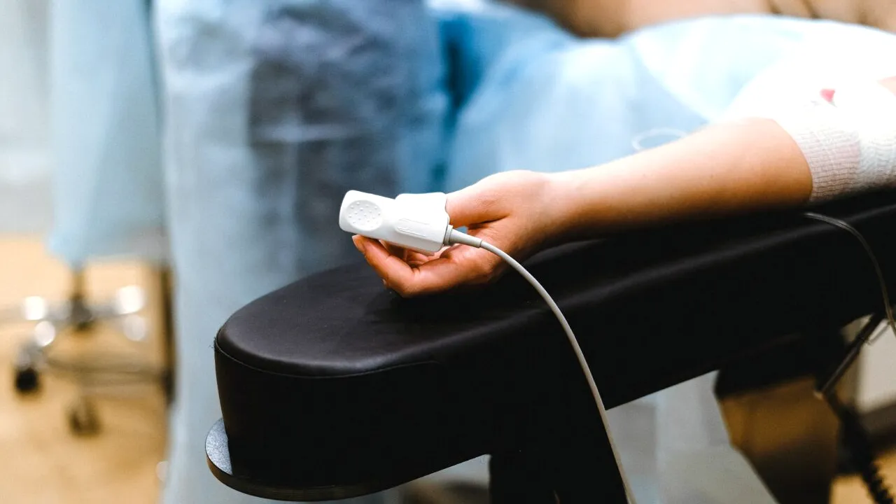 Ireal! Un tânăr s-a trezit din comă chiar înainte să fie deconectat de la aparate