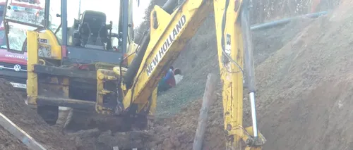 Bărbat care lucra la sistemul de canalizare din Râmnicu Vâlcea, prins în întregime sub un mal de pământ