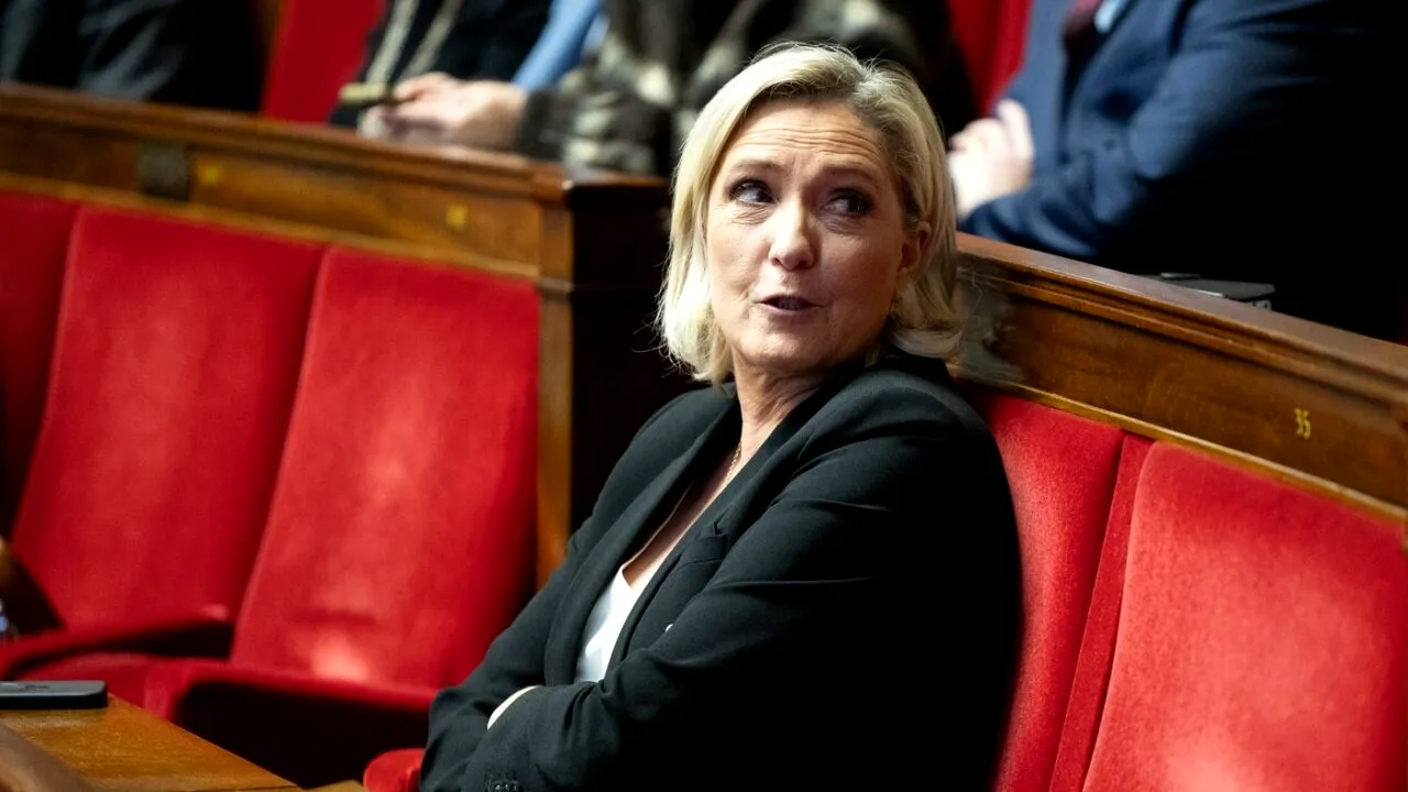 Marine Le Pen continuă să vrea să devină președintele Franței. „Mă pregătesc pentru ALEGERI anticipate”
