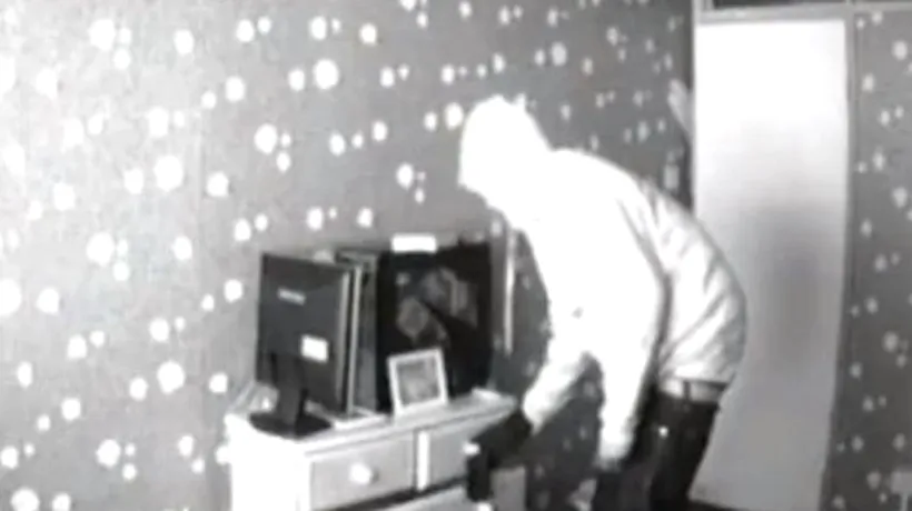 Cel mai prost hoț din Marea Britanie? A spart un apartament-capcană al poliției și a furat dintr-un magazin telefoane mobile false