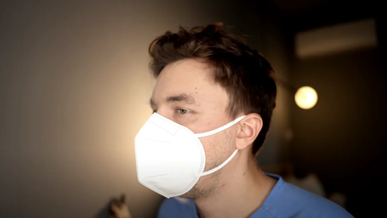 Cât de eficiente sunt măştile de protecţie împotriva tulpinii Omicron? Experimentul medicului Mihail Pautov