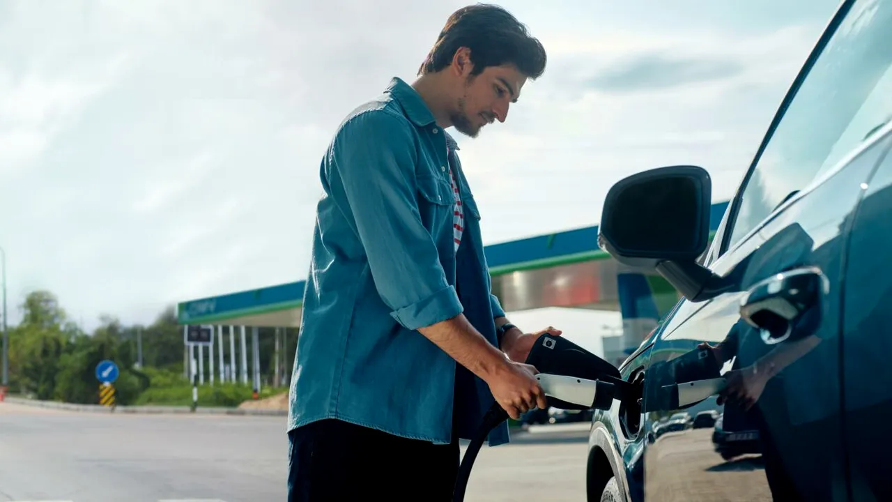 OMV a finalizat achiziția celei mai extinse rețele de mobilitate electrică din România. Câte stații vrea să aibă până la finalul anului