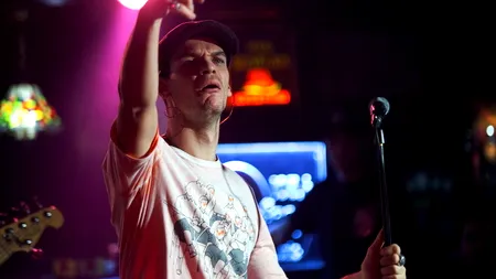 Vama va susține un concert acustic în București