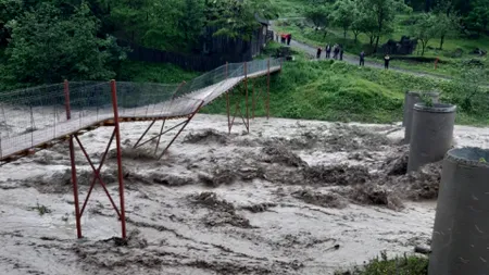 Vremea extremă lovește Suceava: ploi torențiale au rupt poduri și au izolat localnicii