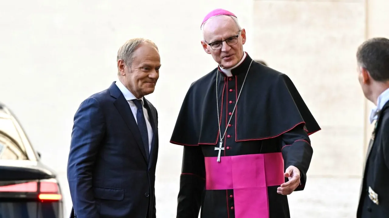 Donald Tusk, prim-ministrul polonez, a ajuns la Vatican. Ce daruri îi aduce Papei Leon al XIV-lea