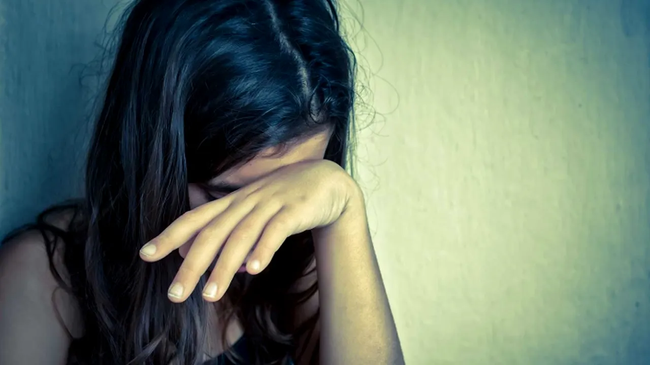 Un ploieștean și-a agresat sexual fiica de 13 ani, iar acum a fost condamnat. “Tati, eu sunt fata ta, nu sunt iubita ta!” Câți ani va sta după gratii