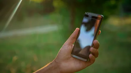 Orașul în care nu ai voie să folosești telefonul decât două ore pe zi. Motivul acestui demers al autorităților