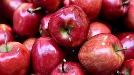 „Cocktail” de pesticide depistat în merele europene. În Spania, 80% dintre fructele testate conțin reziduuri toxice