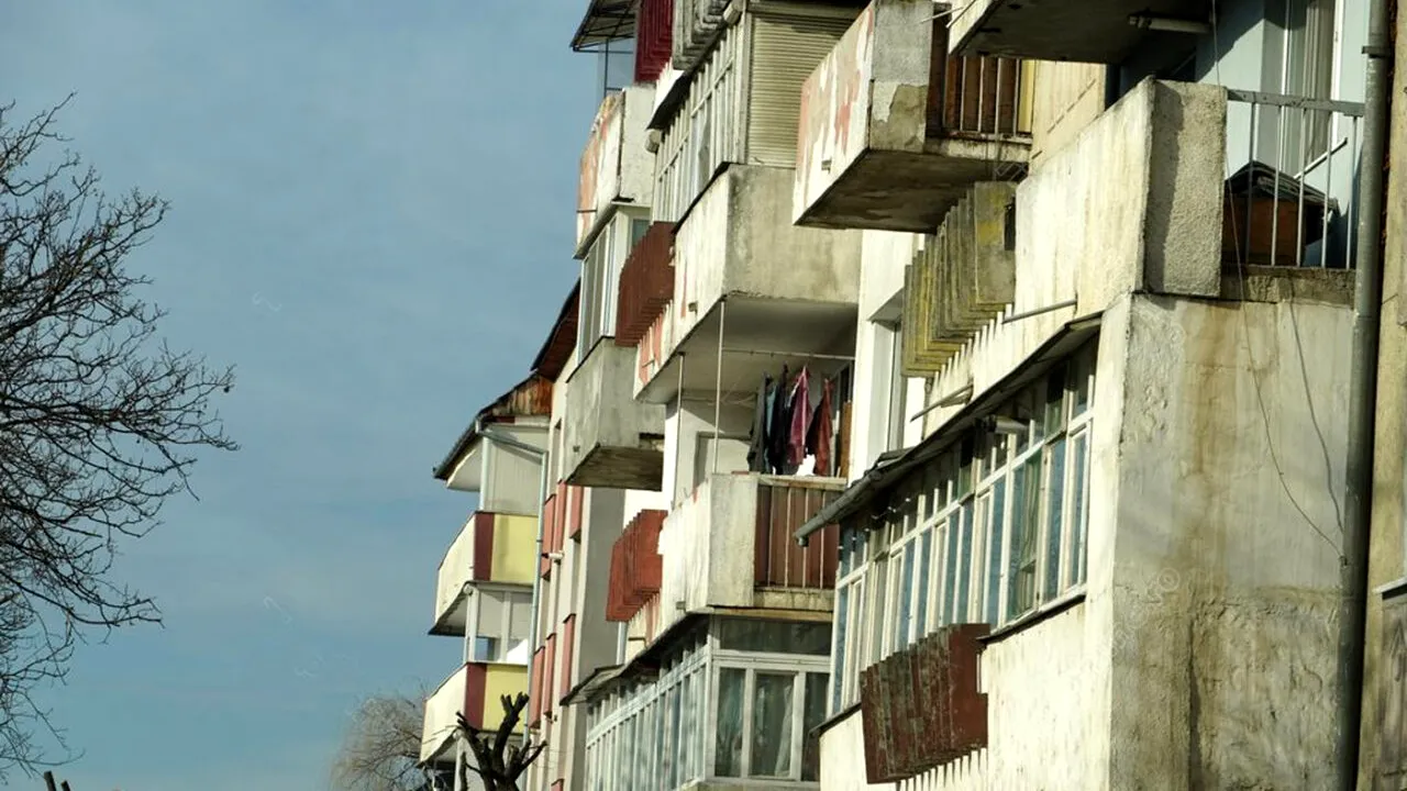 Caz ireal în Huși! S-a scos la vânzare un apartament din 1954, an în care în oraș nu era construit niciun bloc
