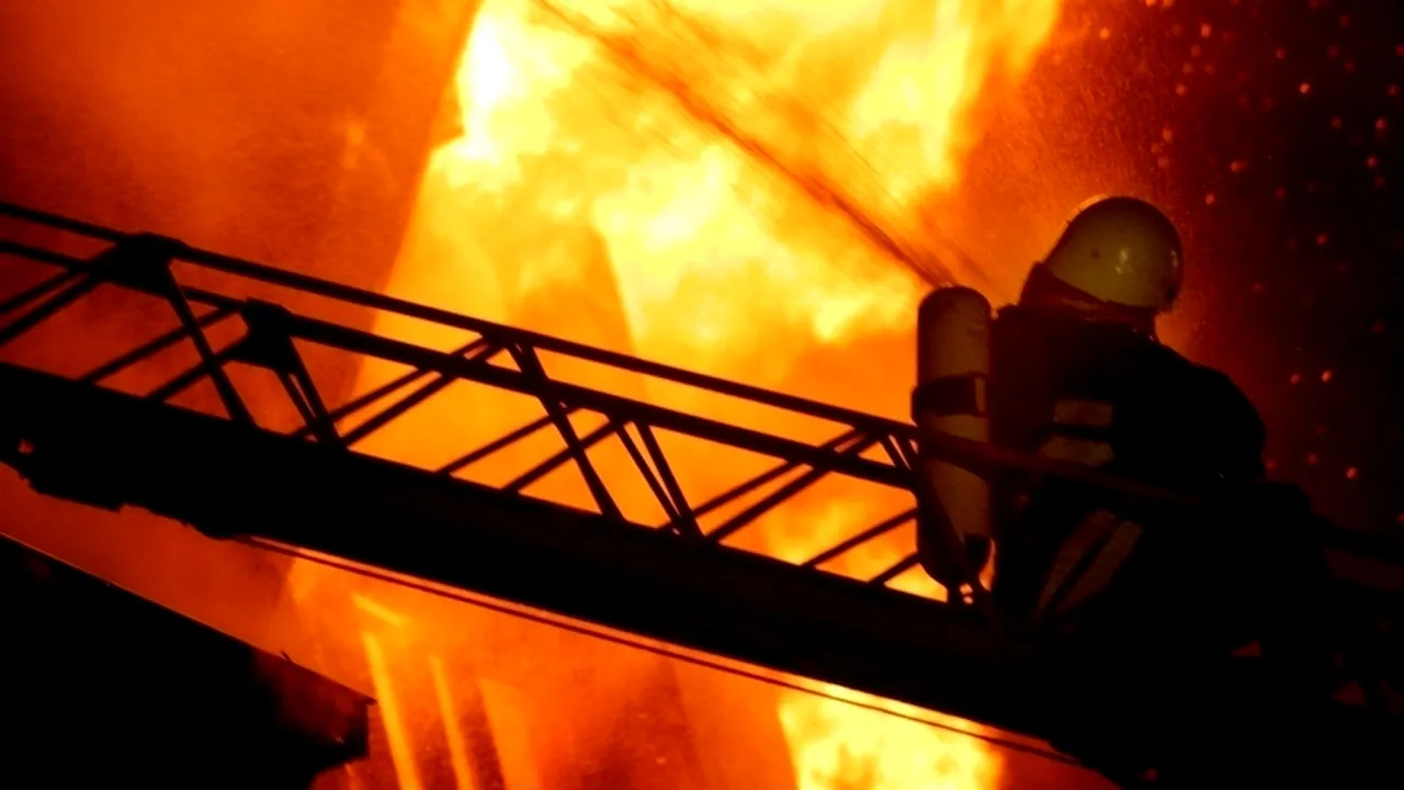 Incendiu puternic în Piața Rahova