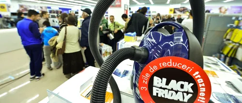 BLACK FRIDAY 2012. Cum s-au înghesuit bucureștenii la cozi de câteva ore să prindă ofertele de BLACK FRIDAY