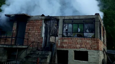 TRAGEDIE. Sinucidere șocantă într-o localitate din Dâmbovița. A ales să ardă de viu!