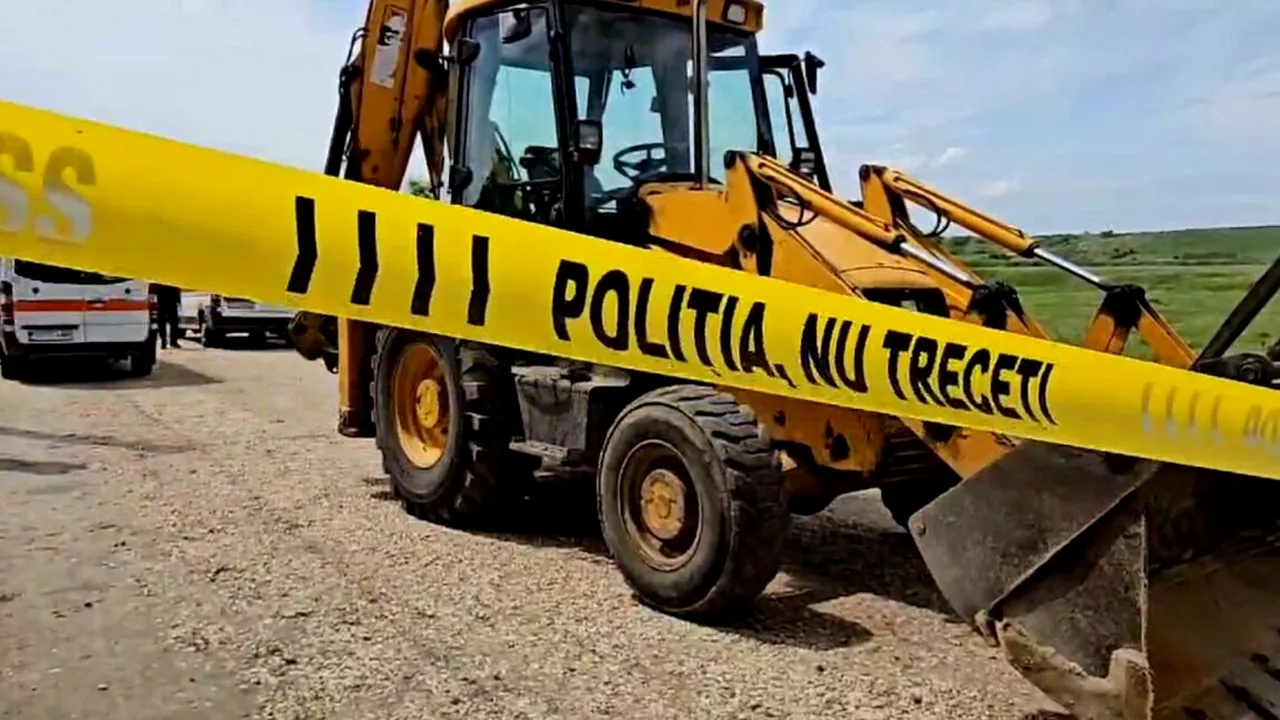 Doi bărbați au MURIT după ce cupa unui excavator a căzut peste ei, în curtea unei companii din Turnu Măgurele