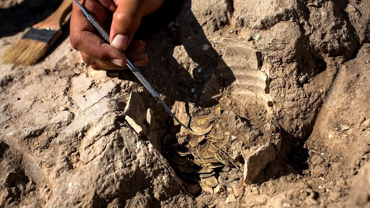 Sute de monede de 24 de carate, săpate în perioada Califatului Abbasid, descoperite în Israel de adolescenți