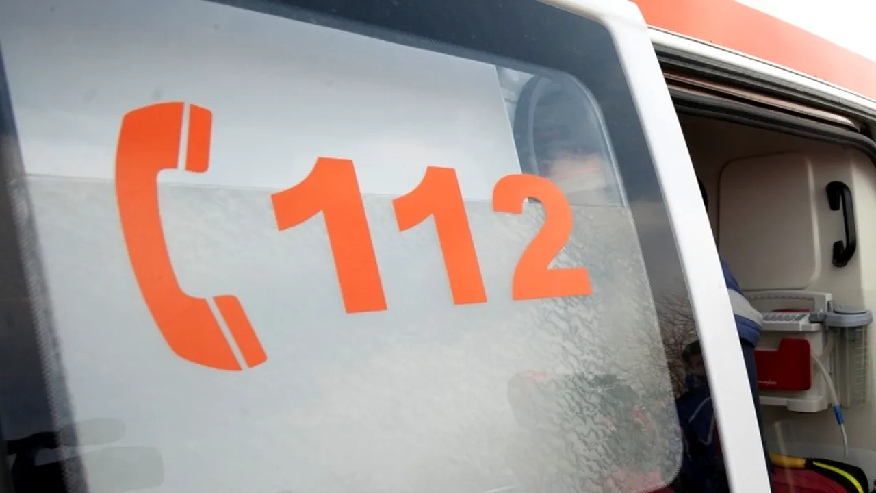 O adolescentă de 16 ani a încercat să se sinucidă în toaleta unei școli