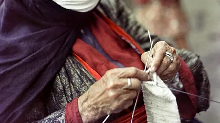 Cum a reușit o văduvă octogenară să scape de viol. L-a lăsat pe agresor să stea pe pat și i-a vorbit frumos: „Aoleu, pe mine m-ai găsit? M-am împărtășit!