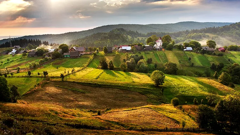 Satul din România care arată ca în ELVEȚIA. Imaginile îți taie răsuflarea / Locul atrage străinii ca un magnet