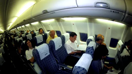 De ce este recomandat să postești în AVION. Ce alimente trebuie evitate în zbor, în opinia experților