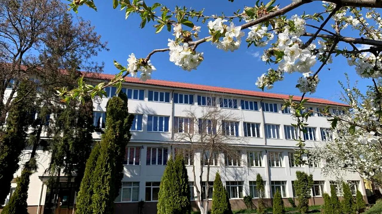 Elevă de liceu teologic, găsită spânzurată! Ce s-a întâmplat?! Polițiștii au ridicat imediat telefonul fetei