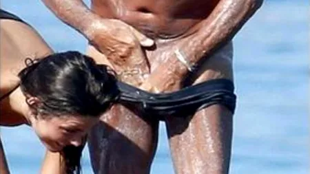 FOTO. Roberto Cavalli, surprins în ipostaze inedite. Ce a făcut pe plajă, în văzul tuturor