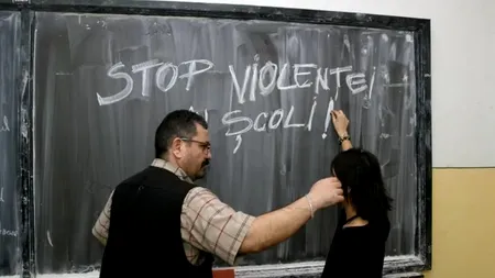 A băgat în spital un elev, iar pe alți trei i-a „altoit”, dar a fost reprimit la școală. „Profesorul Bruce Lee” din Covasna predă din nou!