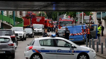 Ce se va întâmpla cu bisericile din Franța, după ce Papa Francisc l-a sunat pe Hollande