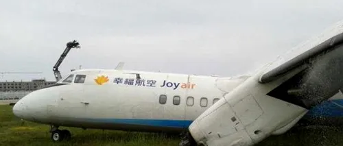 Zeci de pasageri au trecut prin momente de groază după ce aripile unui avion s-au rupt la aterizare