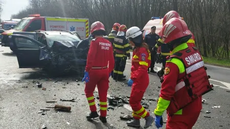 Grav accident de circulație la Sinești: Un om a MURIT, iar alți trei au ajuns la spital / Patru mașini s-au făcut praf / A fost activat Planul Roșu