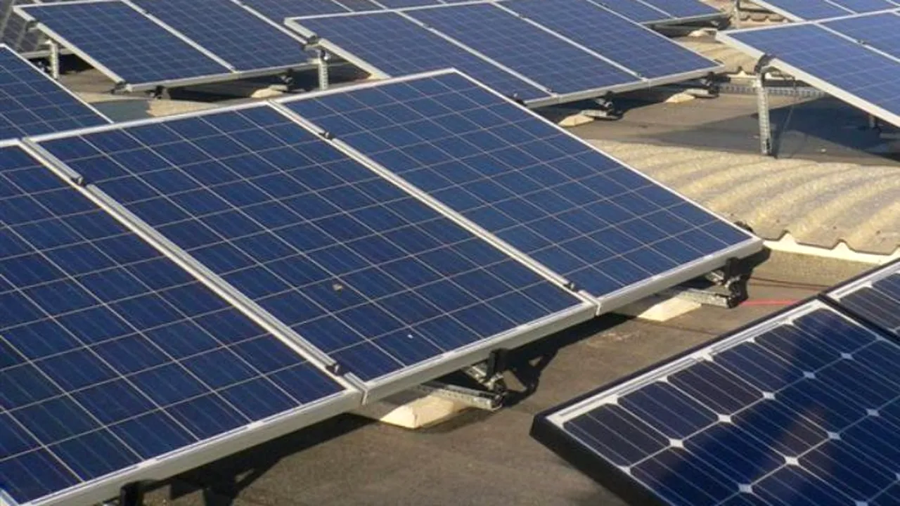 Unitățile de învățământ din sectorul 1 vor fi iluminate cu energie verde, prin panouri fotovoltaice