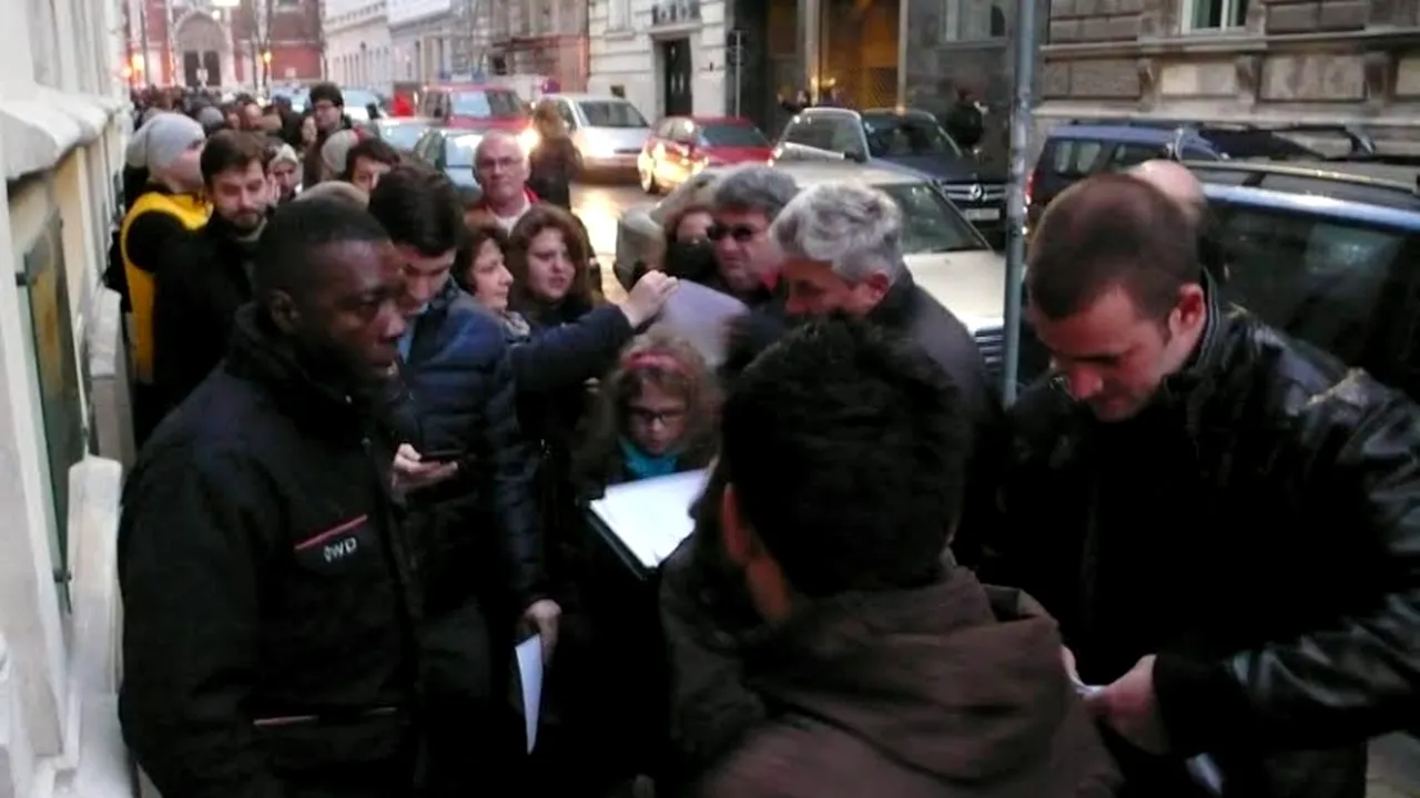 ALEGERI PREZIDENȚIALE 2014. Mii de români la coadă la Viena, îndemnați să meargă în Slovacia sau Cehia. „Personalul ambasadei a angajat serviciu specializat de pază și protecție
