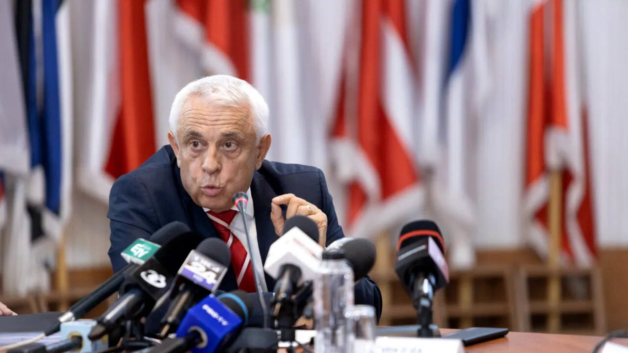 Petre Daea: „Nu mâncaţi făină de greieri! Lăsaţi-i să cânte acolo unde sunt!”