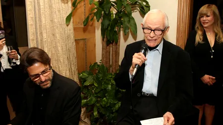Alan Bergman, compozitorul care a marcat cariera starurilor Frank Sinatra și Sting, a murit la 99 de ani