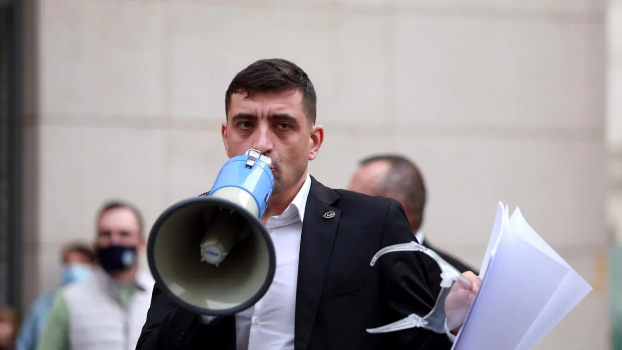 George Simion: AUR renunță la criticile aduse miniștrilor USR PLUS în textul moțiunii de cenzură