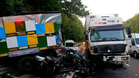 Accident grav pe A1. Un mort și un rănit, după ce un camion a intrat în mai multe mașini (FOTO & VIDEO)