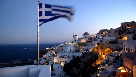 8 ȘTIRI DE LA ORA 8. Românii se întorc cu autocarele din Grecia, după ce țara a intrat pe lista roșie