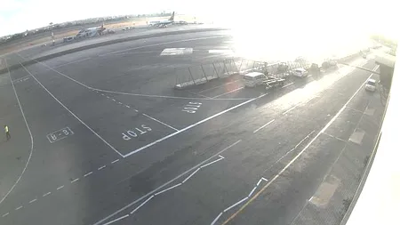 Ce au pățit doi turiști italieni care au intrat pe pista unui aeroport din Malta pentru a opri un avion