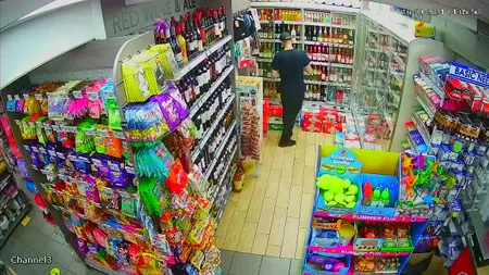 Bandă de hoți români, specializați în furtul de șampanie, în vizorul poliției din Marea Britanie