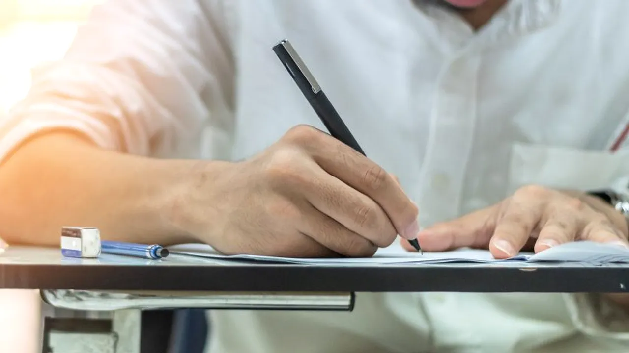 Fraudă la examenul de Bacalaureat. Rezolvările subiectelor au fost postate pe Facebook