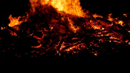 GÂNDUL LIVE. Incendiu puternic la Galați. Un apartament de bloc a luat foc. Două persoane decedate și 25 de oameni evacuați!