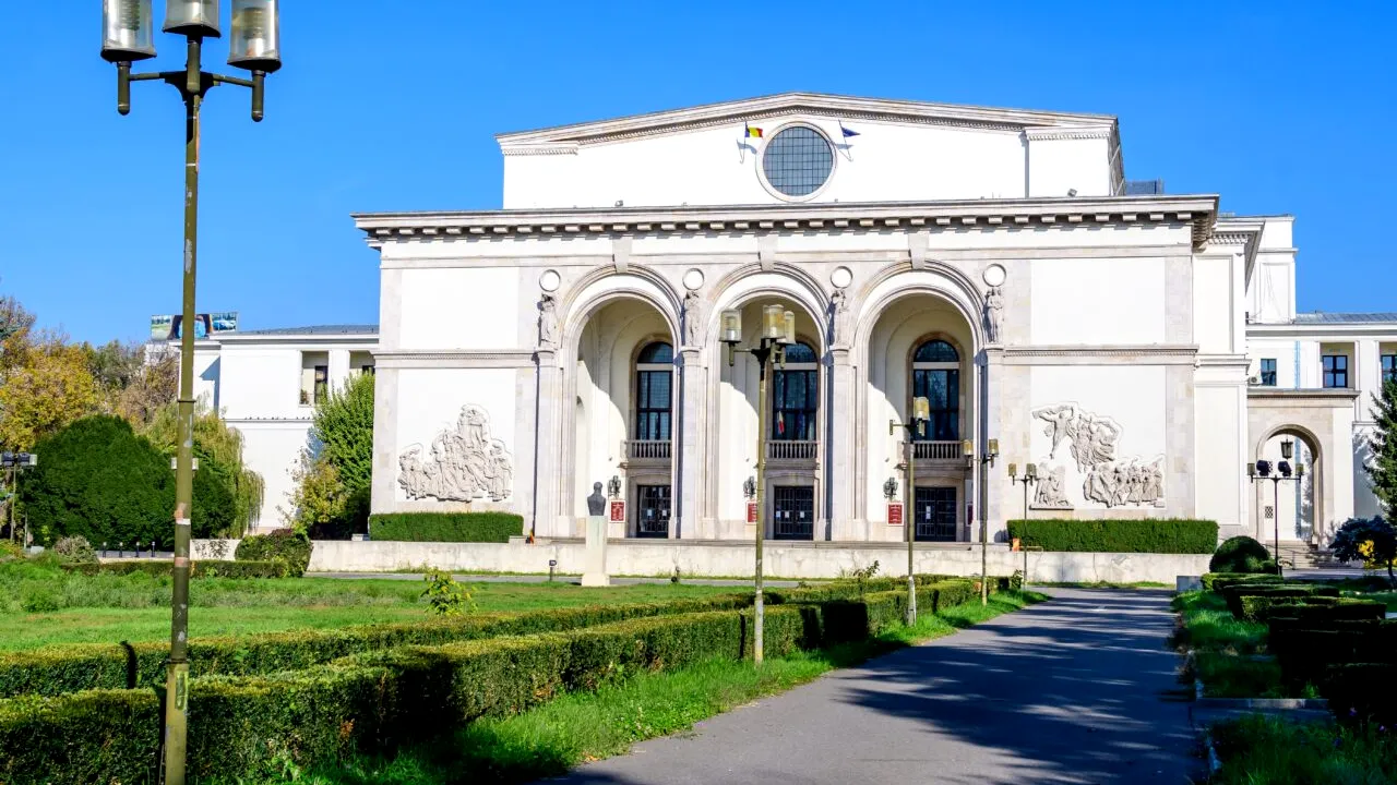 ”La Traviata”, o călătorie emoționantă în inima operei, o seară desăvârșită de eleganță și pasiune