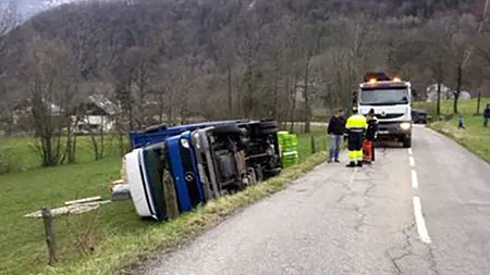 Un camion din România s-a răsturnat în Franța