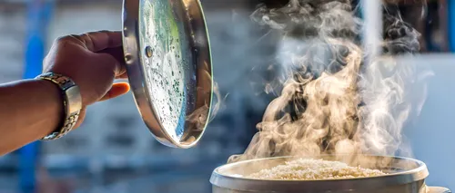 TRUCUL ZILEI | Ce se întâmplă dacă pui o lingură din lemn deasupra oalei în care fierbi mâncarea