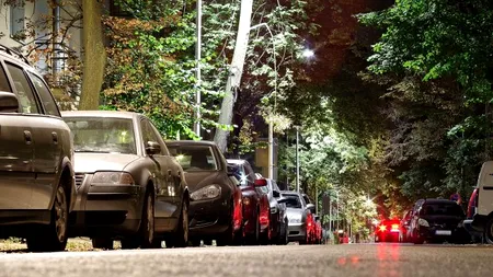 Patru tineri din Arad, prinși în timp ce furau catalizatoare