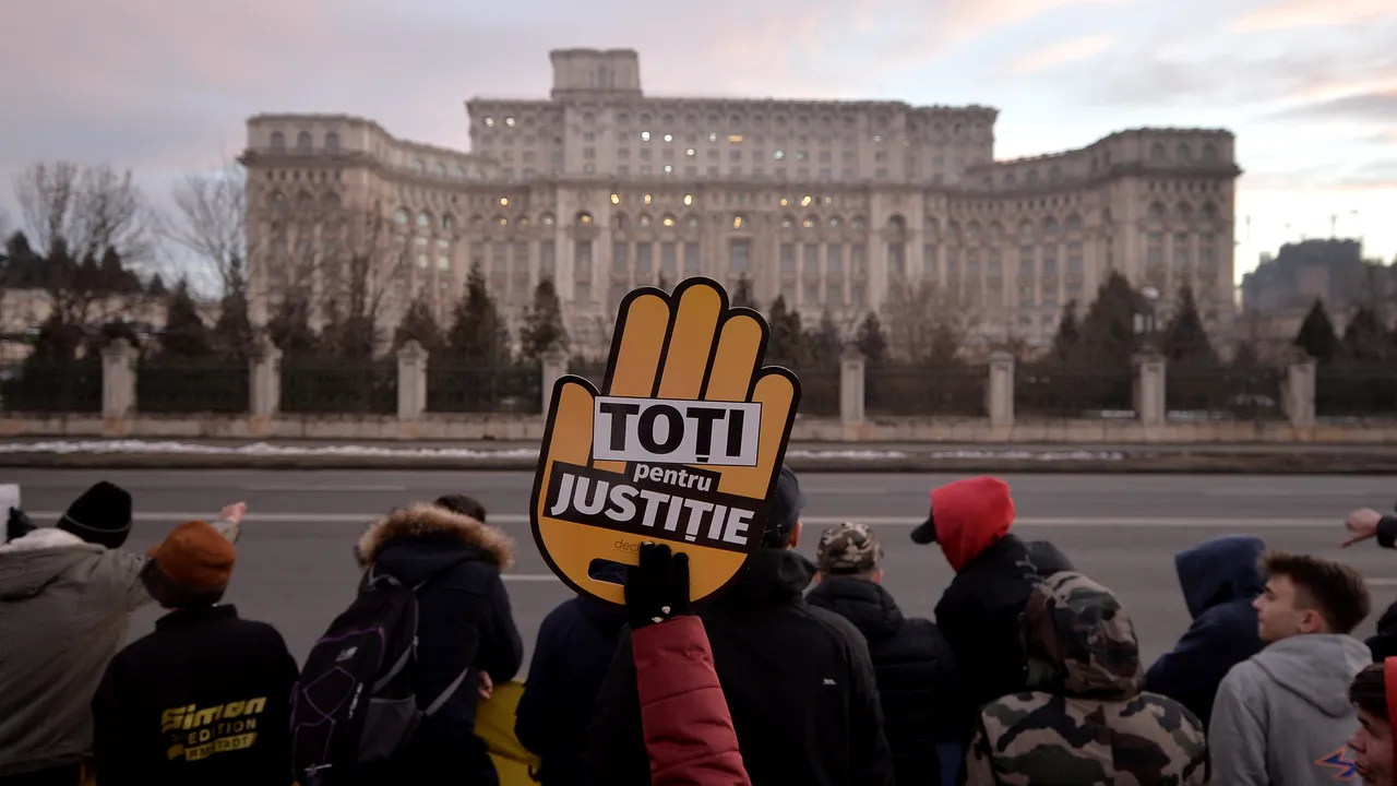 PNL și USR contestă din nou la CCR legile Justiției. Reacția lui Dragnea