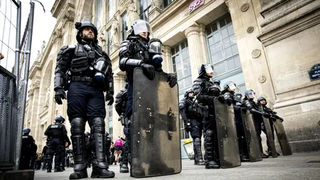 Paris: Momentul în care Poliția ATACĂ protestatarii 