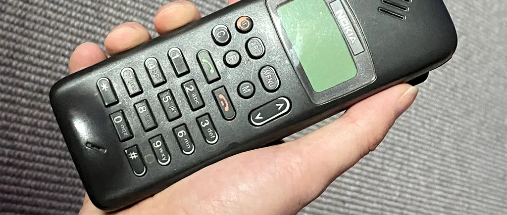 Mai ții minte cărămida Nokia 1011? Cu câți lei se vinde, acum, primul telefon mobil apărut în România