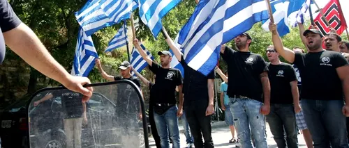 Opt tineri comuniști greci, răniți de către neonaziști