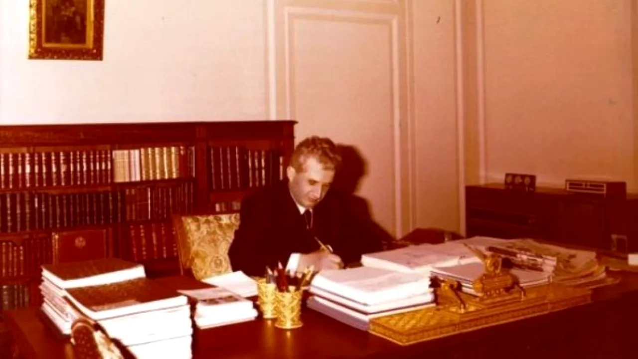 Mobilier de birou și instrumentele de scris care i-au aparținut lui Ceaușescu, scoase la licitație